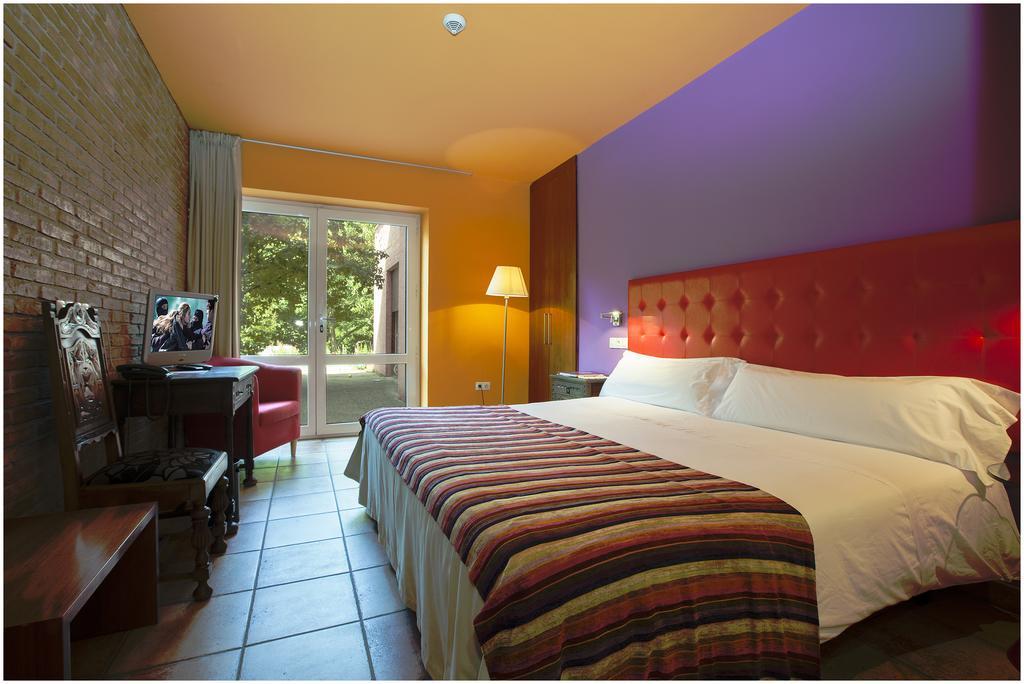 Hotel Ibaiondo Olave Bagian luar foto