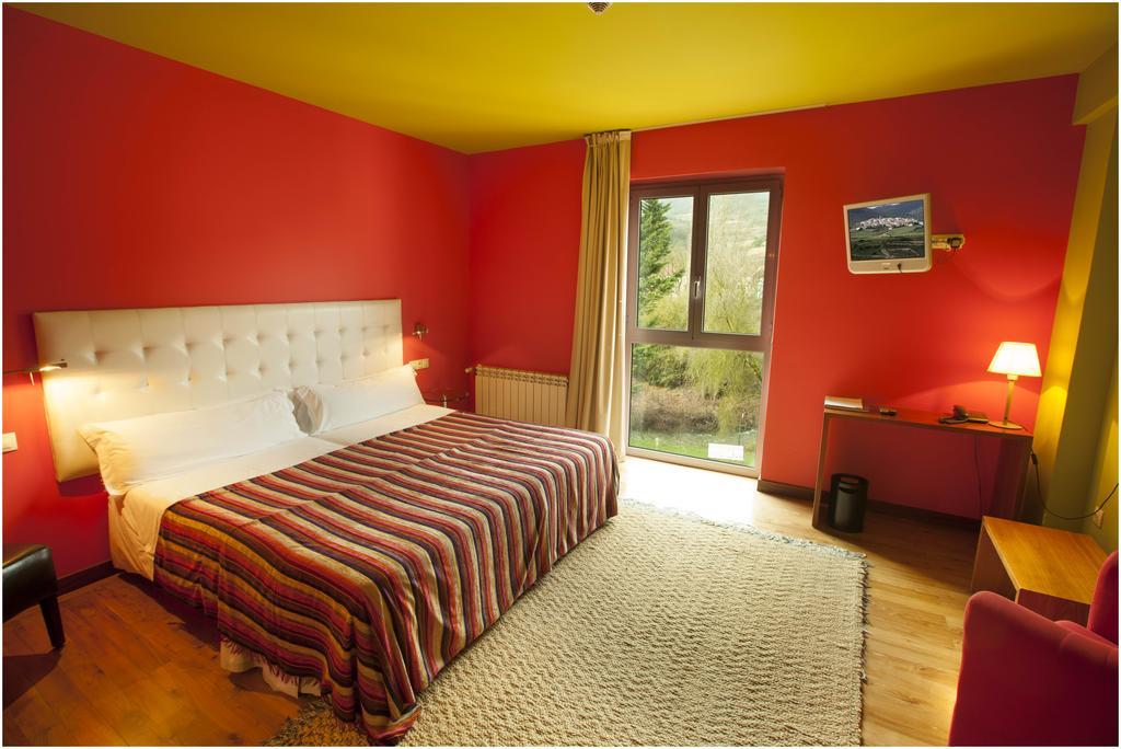 Hotel Ibaiondo Olave Bagian luar foto