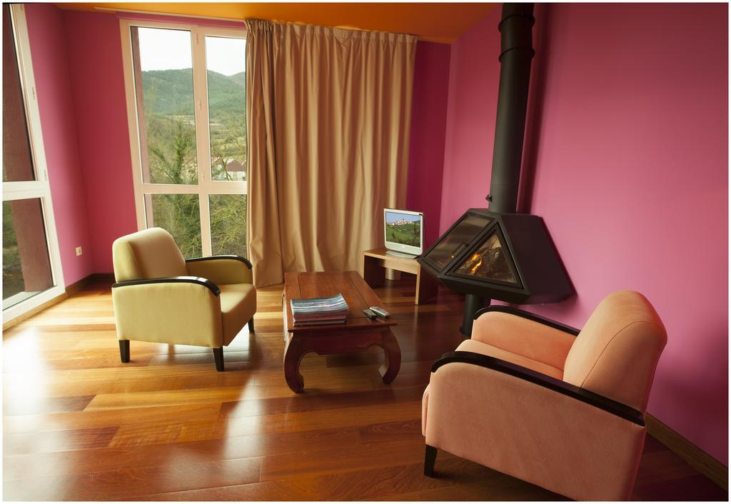 Hotel Ibaiondo Olave Bagian luar foto