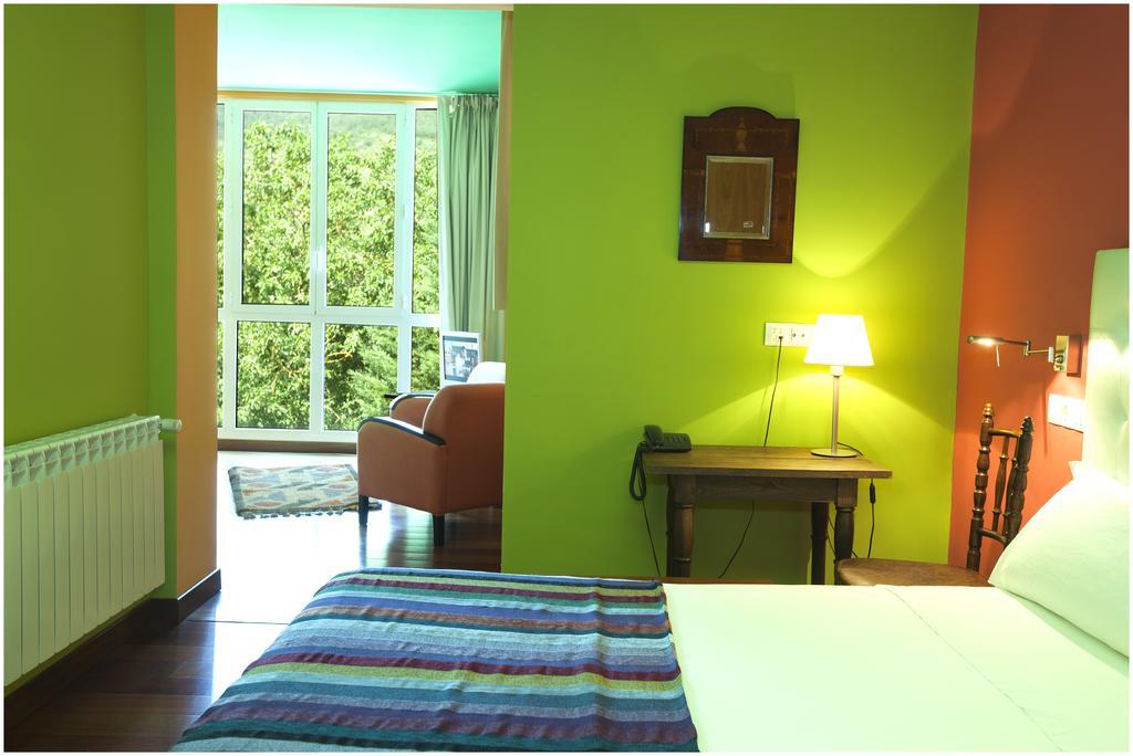 Hotel Ibaiondo Olave Bagian luar foto