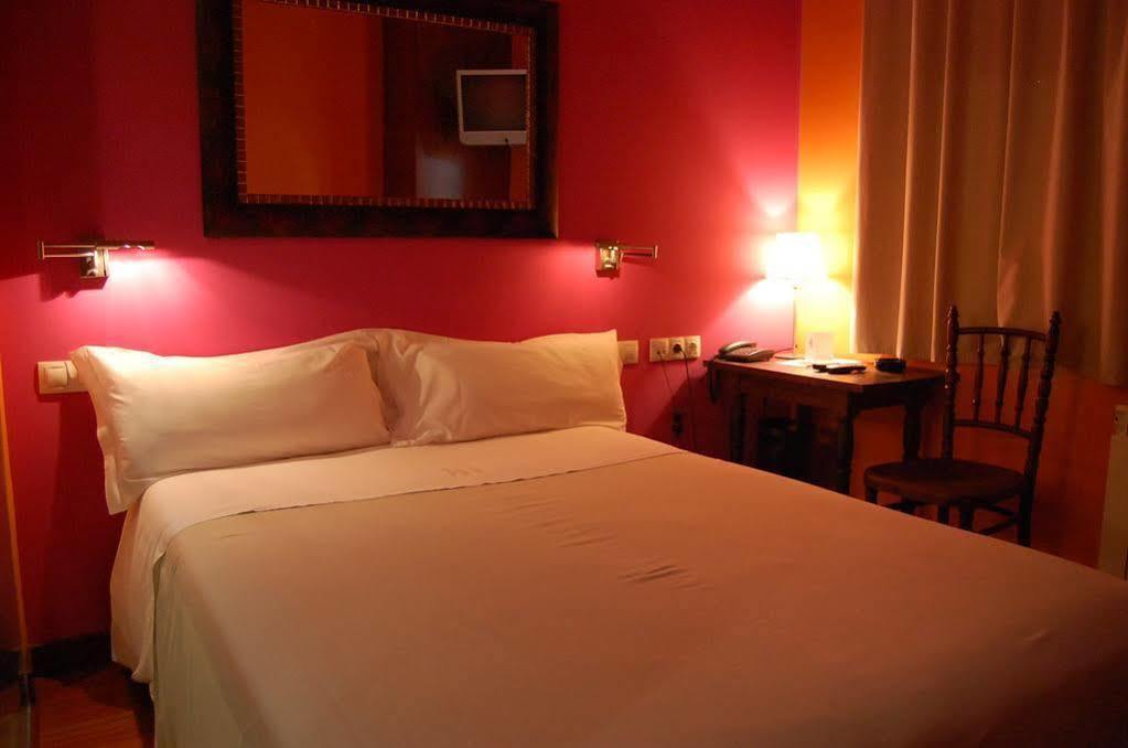 Hotel Ibaiondo Olave Bagian luar foto